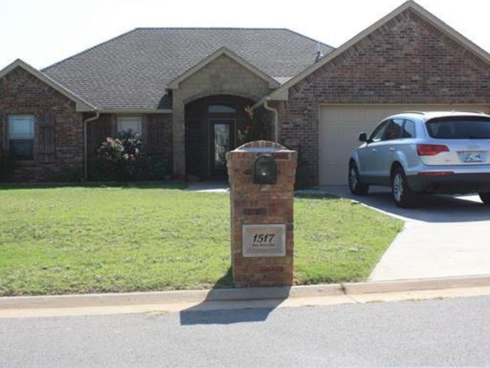 1st image of 1517 NE Stonehouse Dr