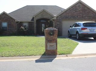 1517 NE Stonehouse Dr, Elgin, OK 73538