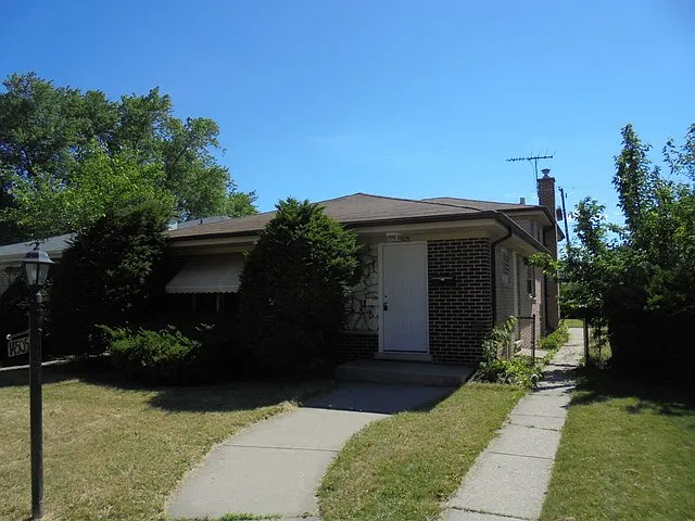 14505 Dante Ave photo 1