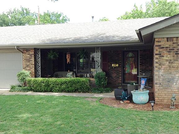 3rd image of 2133 Crescent Dr