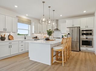 1068 Adamstown Dr, Rosemount, MN 55068