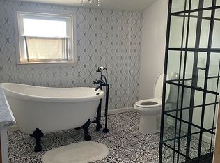 330 S Governor Printz Blvd, Essington, PA 19029