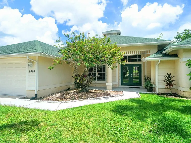 1814 Wisteria St — Photo 3