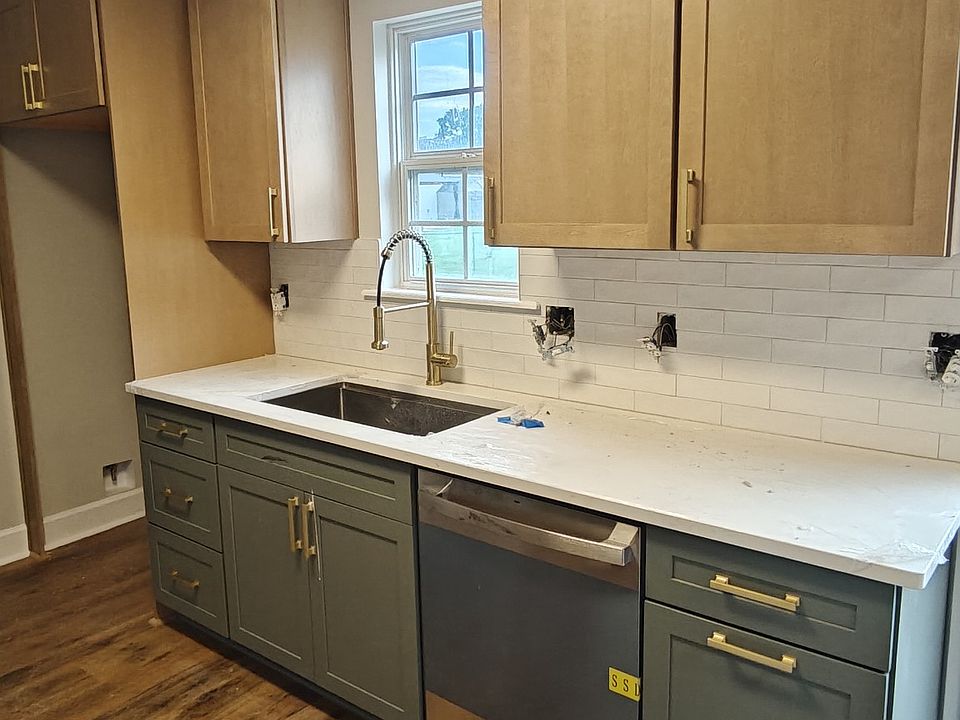 2nd image of 1115 Rushmore Dr