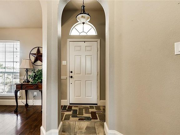 4th image of 720 Overland Dr
