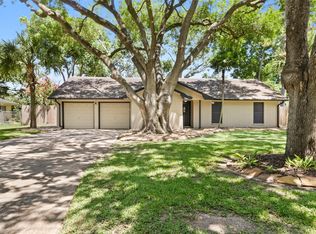 112 E Wildwinn Dr, Alvin, TX 77511