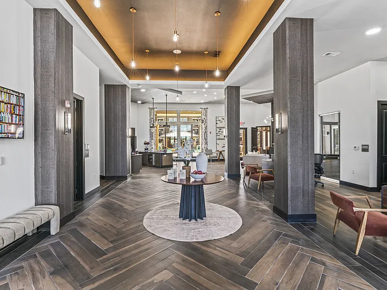 The Woodford on Mockingbird — Photo 14