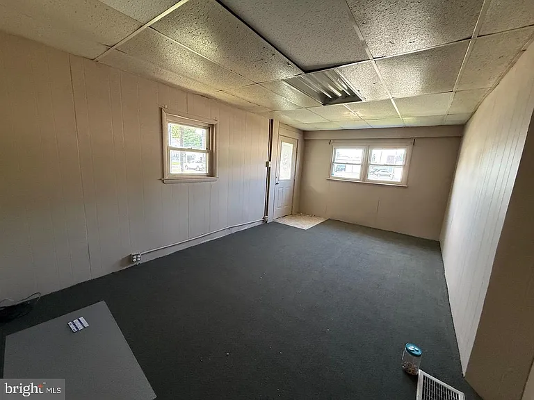 16 Delsea Dr N — Photo 8