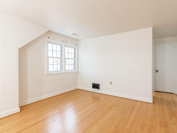 3rd image of 611 Montgomery St #1