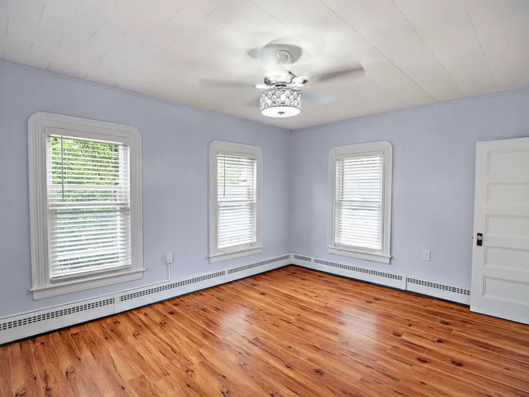 400 Wilson St — Photo 1