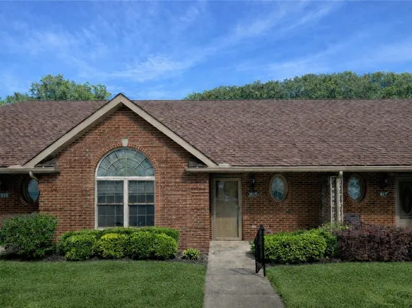 815 Village Dr, Pittsburgh, PA 15237