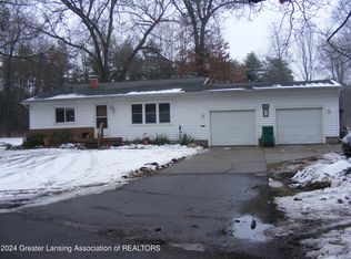 911 Raeburn Rd, Eaton Rapids, MI 48827