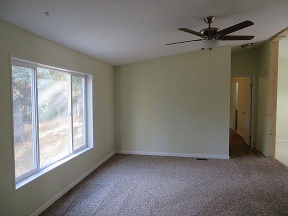 4th image of 571 Moonlight Ln