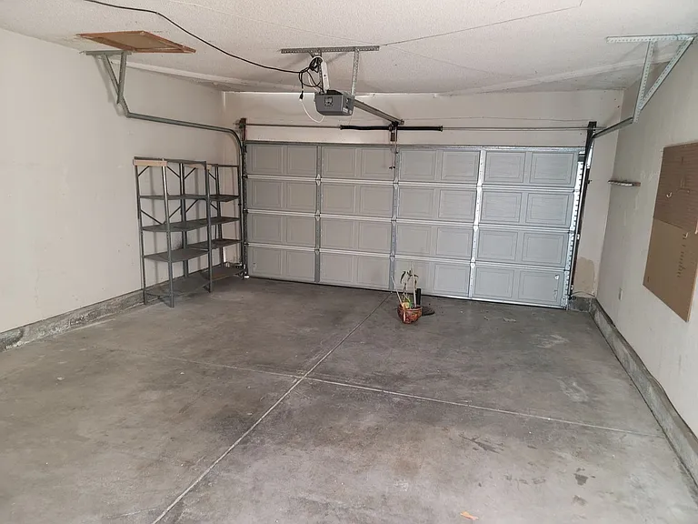 1031 Fallbrook Dr — Photo 23