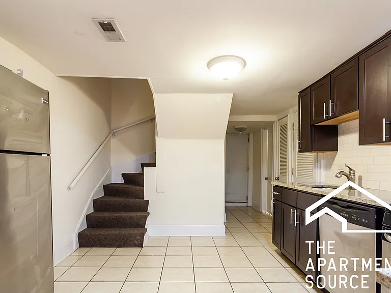 869 W Lill Ave #1 — Photo 2