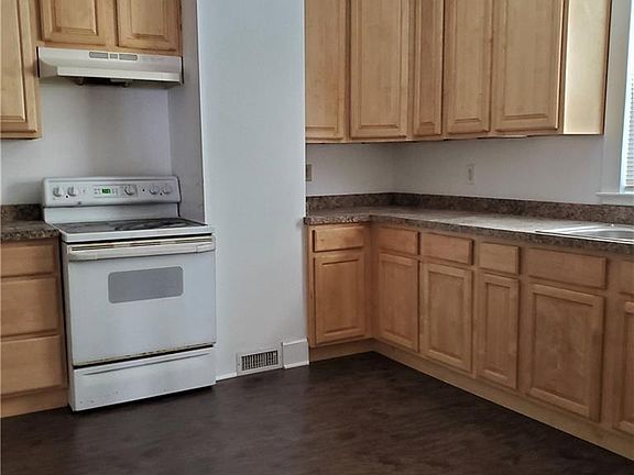 5th image of 2129 Althen Ave