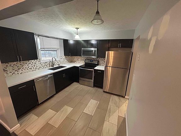 2nd image of 472 Courtney Dr