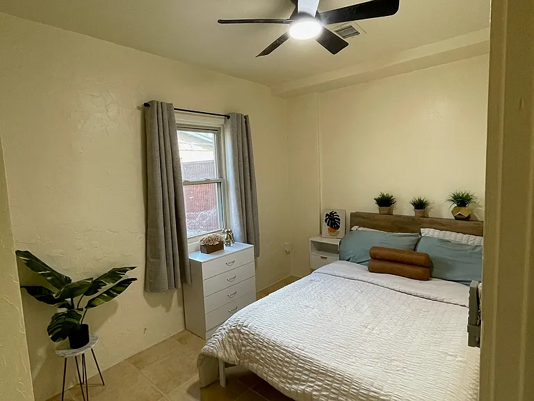 1426 W Delaware St #1 — Photo 11