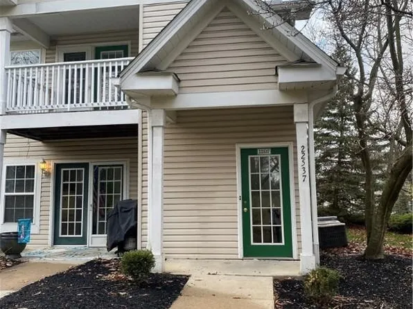 22537 Lenox Dr #521, Fairview Park, OH 44126