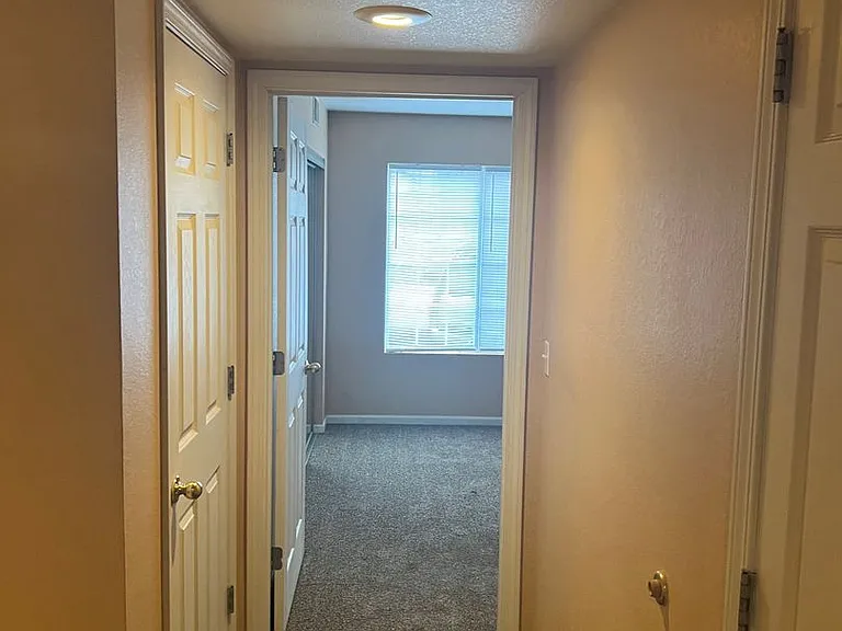 201-215 Lookout Ct — Photo 6