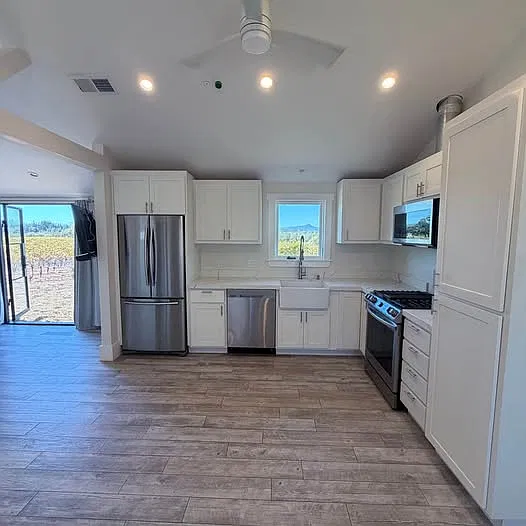 Studio, 600 sqft, $2,500 — Photo 2