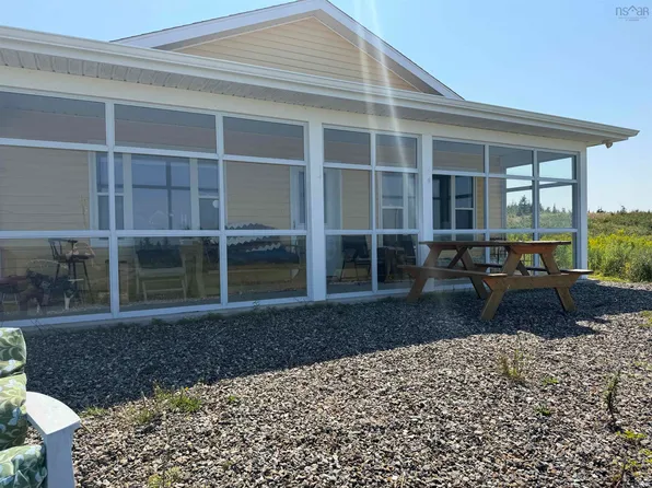 960 Mira Bay Dr, Cape Breton, NS B1C 2B8