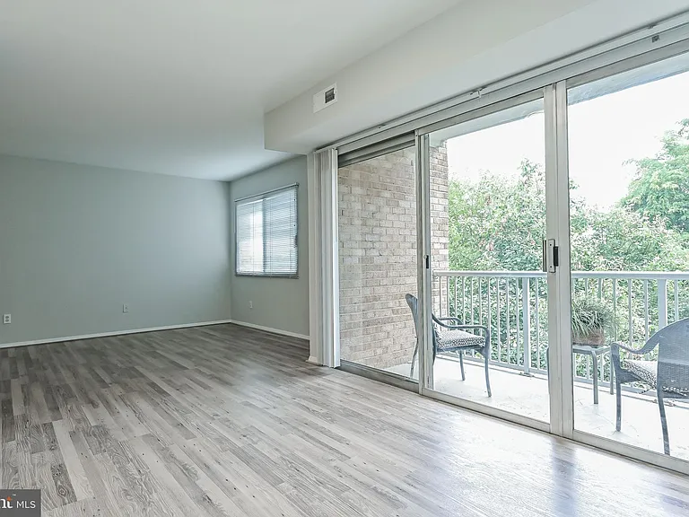 8000 Le Havre Pl #12 — Photo 4