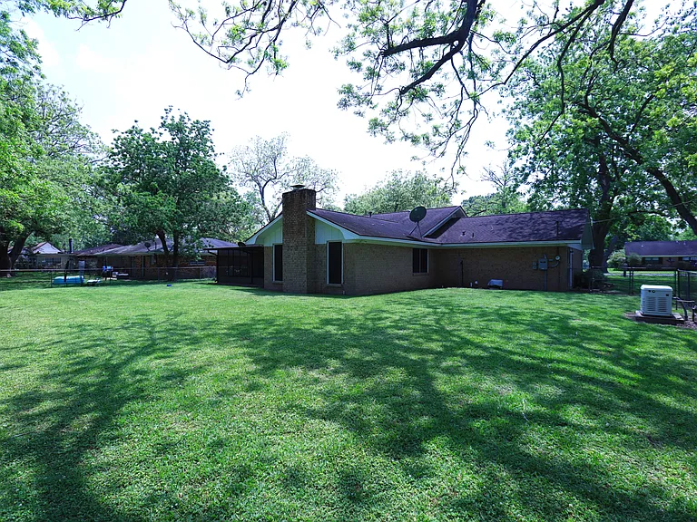115 Irwin Rd — Photo 9
