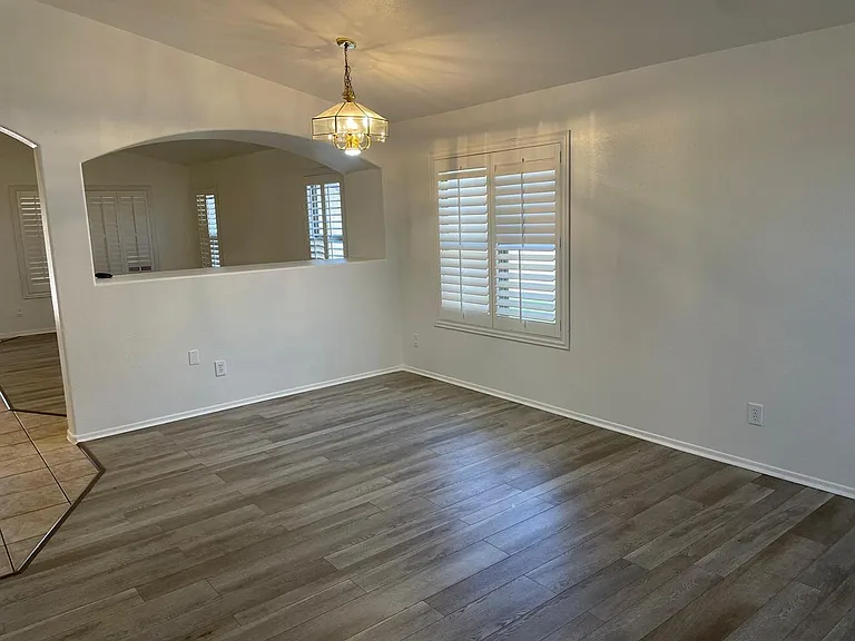 2460 E Whitten St — Photo 14