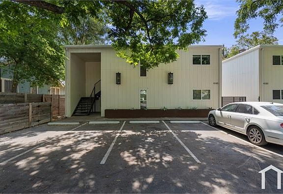 3rd image of 4105 Speedway APT 202