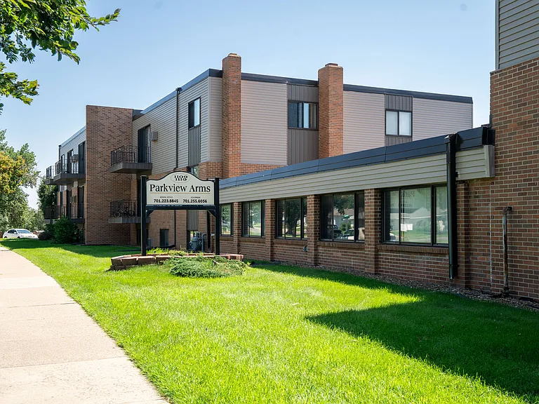 Bismarck, ND Parkview Arms Apartments | Exterior