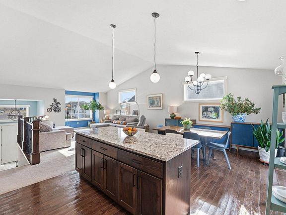 5th image of 932 Forest Edge Dr