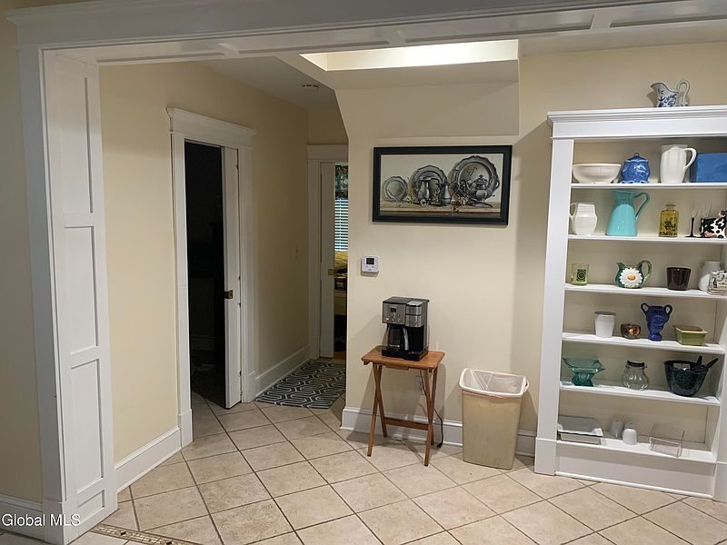 5th image of 136 Maple Avenue