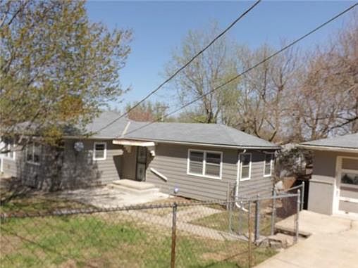 3rd image of 3915 Oakland Ave