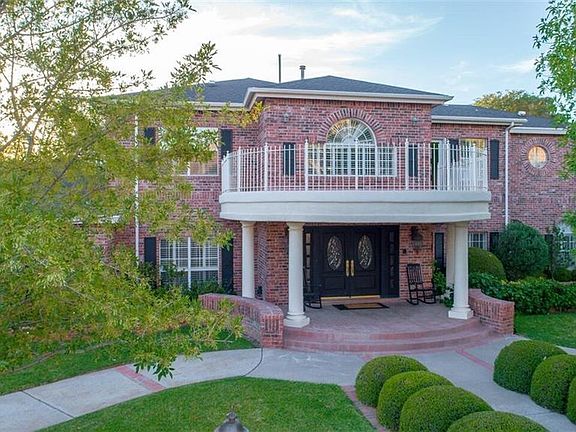 3rd image of 553 Canyon Springs Dr