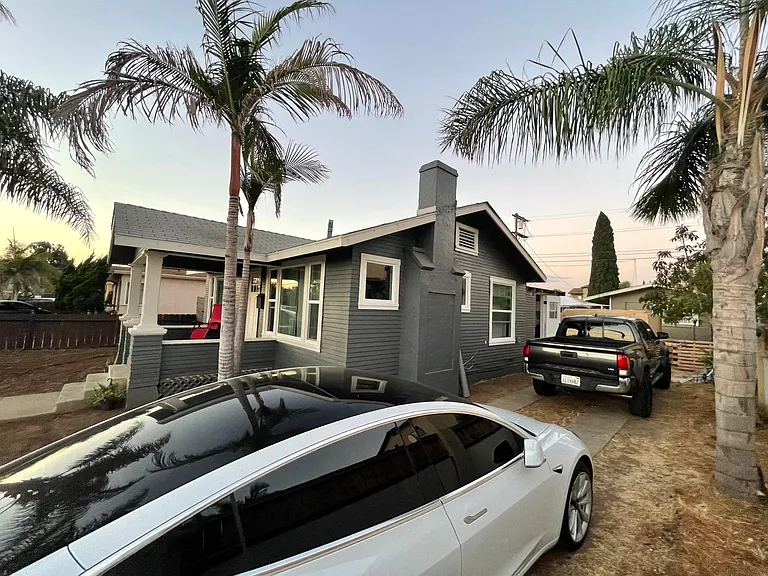 1923 N Ave — Photo 2