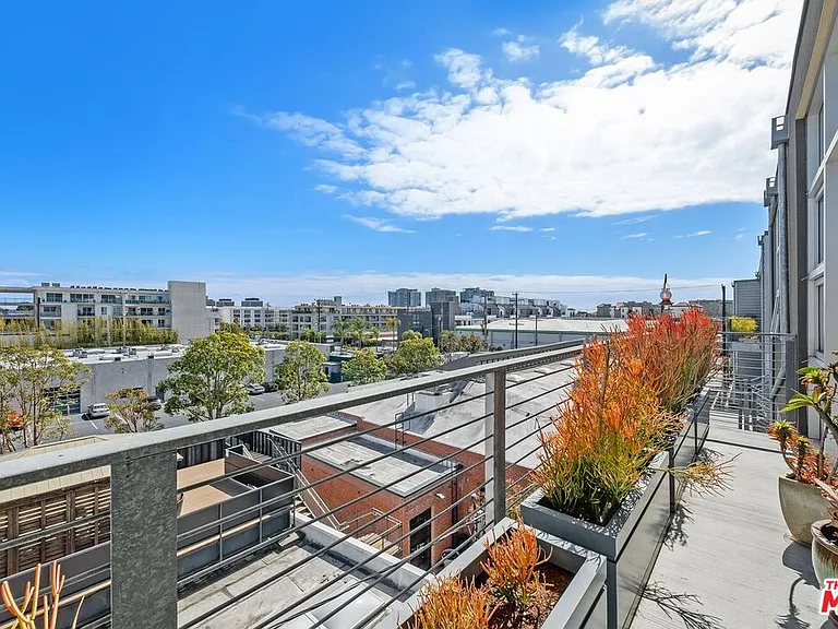 4080 Glencoe Ave #420 — Photo 30