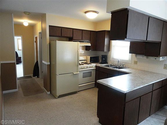4th image of 10534 S Westnedge Ave