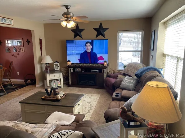 150 Kinchlow Ranch Dr, Sunrise Beach, MO 65079