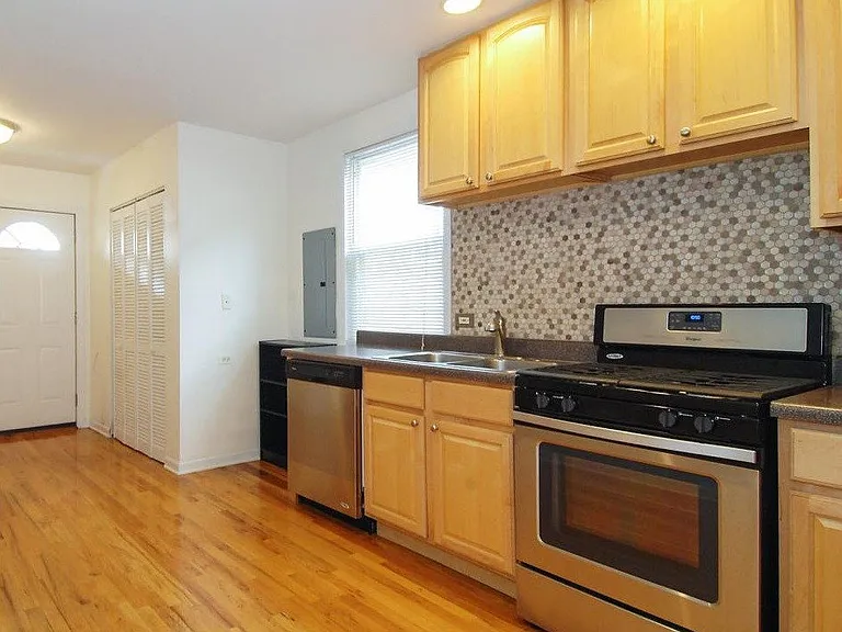1433 W Oakdale Ave #2 — Photo 3