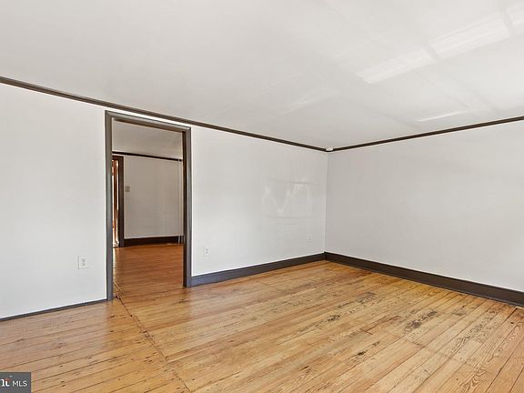 5th image of 232 E Lemon St