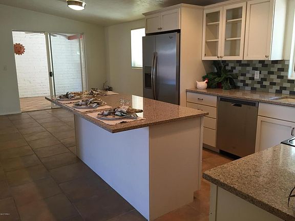 5th image of 3566 N Stewart Ave