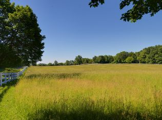 W338S266 Foxtail Ct, Oconomowoc, WI 53066