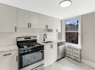 1516 Green St #1F, Philadelphia, PA