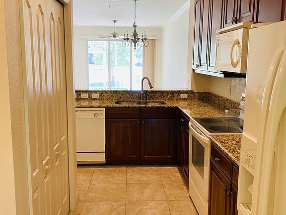 5th image of 75 Riverview Bnd S Unit 1613