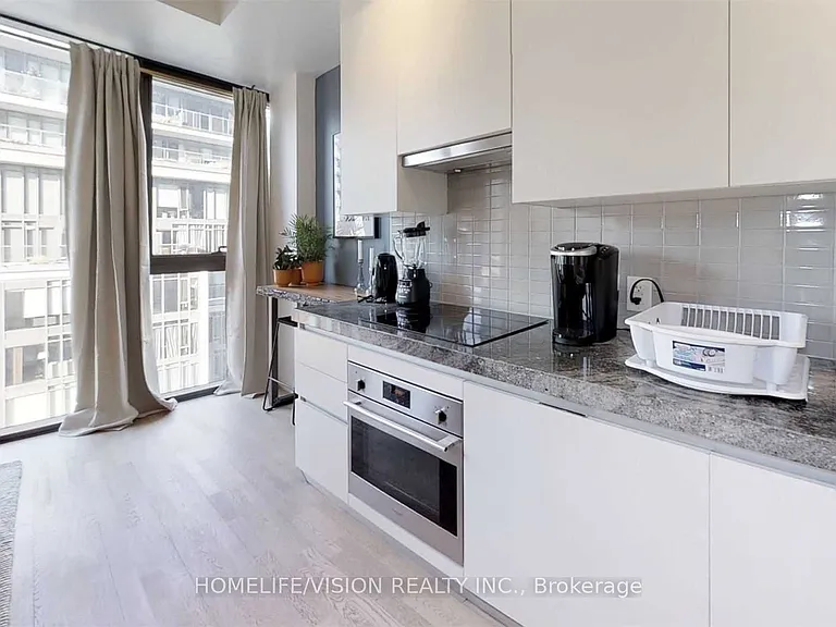 629 King St W #621 — Photo 5