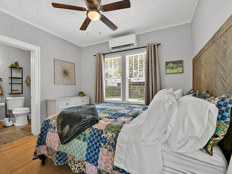 1003 W Cypress Ave — Photo 9