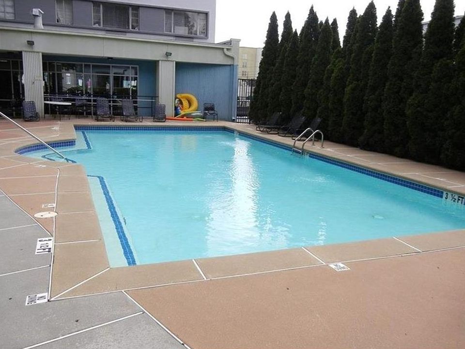 2nd image of 374 E Paces Ferry Rd NE