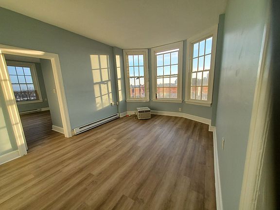 4th image of 55-57 S Potomac St #402
