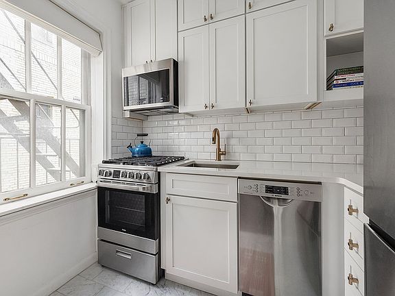4th image of 2 Grove St APT 5B
